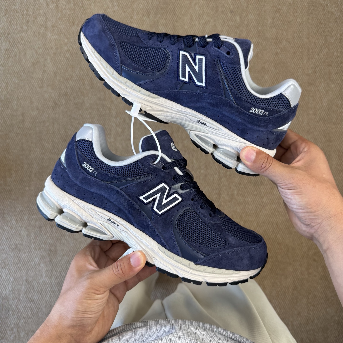 
C版新百伦！nb2002R 第14色：海军蓝
全新生产线，全新鞋楦材料，品质更上一层楼！
纯原大厂出