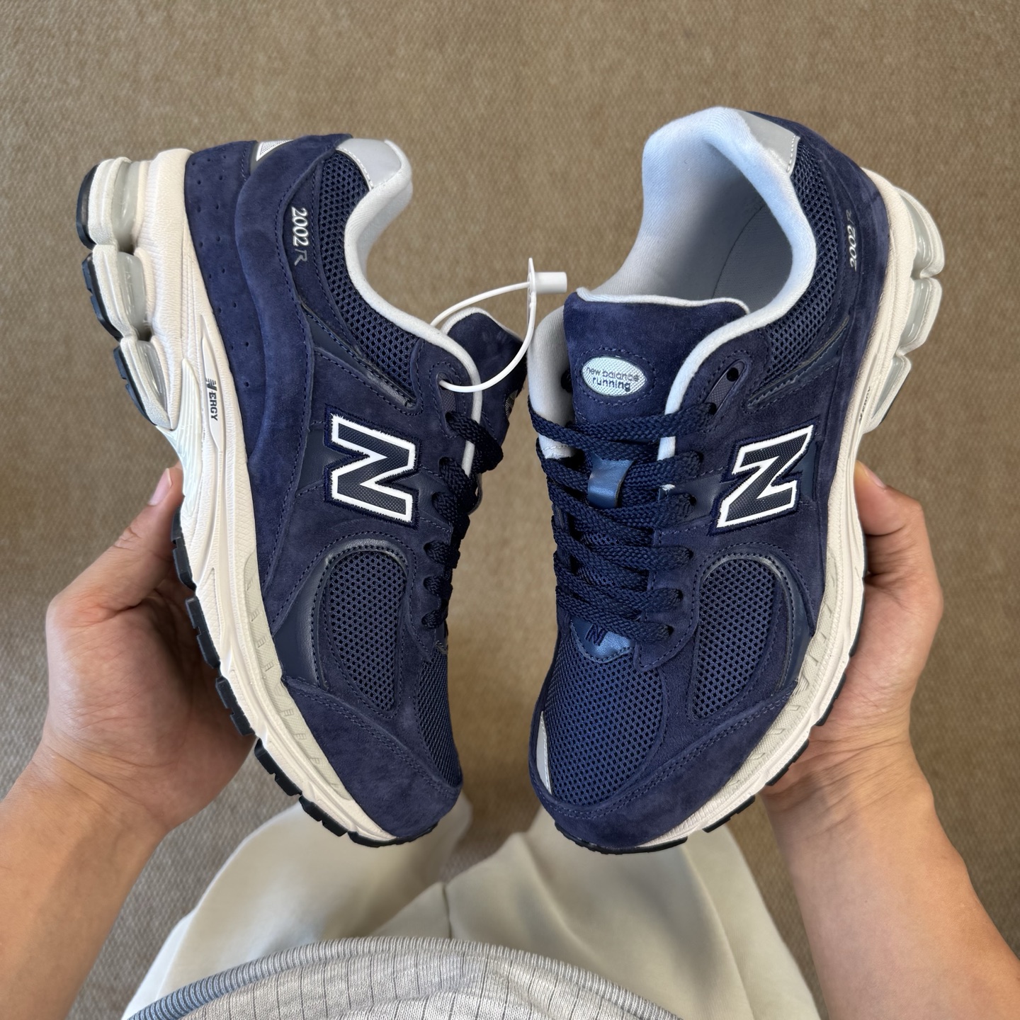 
C版新百伦！nb2002R 第14色：海军蓝
全新生产线，全新鞋楦材料，品质更上一层楼！
纯原大厂出