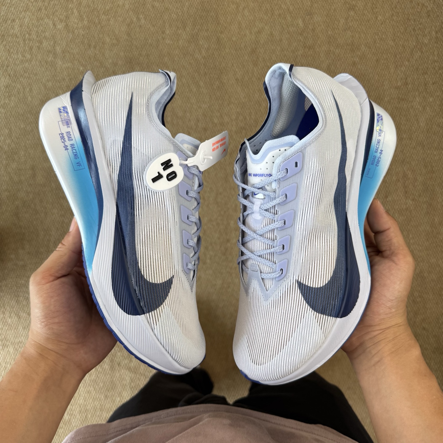  
市面最强品质！Streakfly 2 第1色！
Nike Streakfly 2 碳板短距离竞速专业