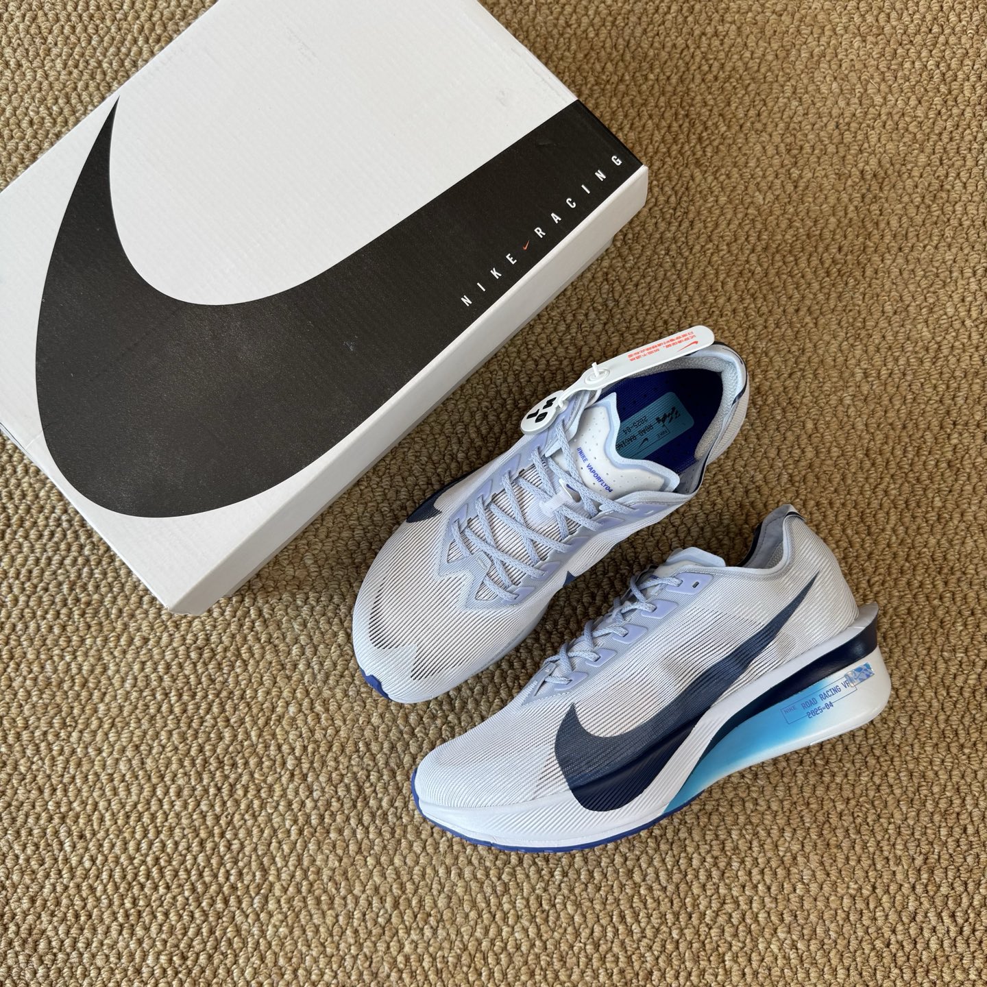  
市面最强品质！Streakfly 2 第1色！
Nike Streakfly 2 碳板短距离竞速专业