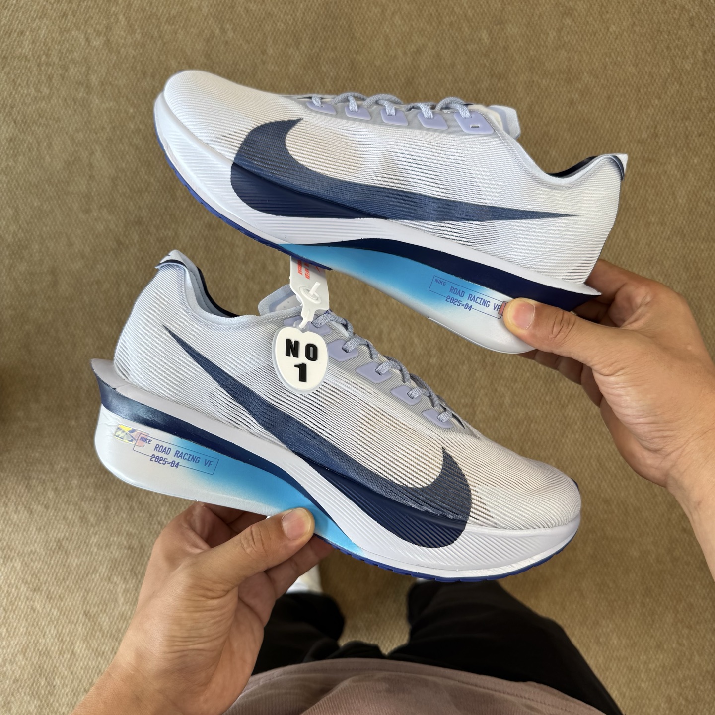  
市面最强品质！Streakfly 2 第1色！
Nike Streakfly 2 碳板短距离竞速专业
