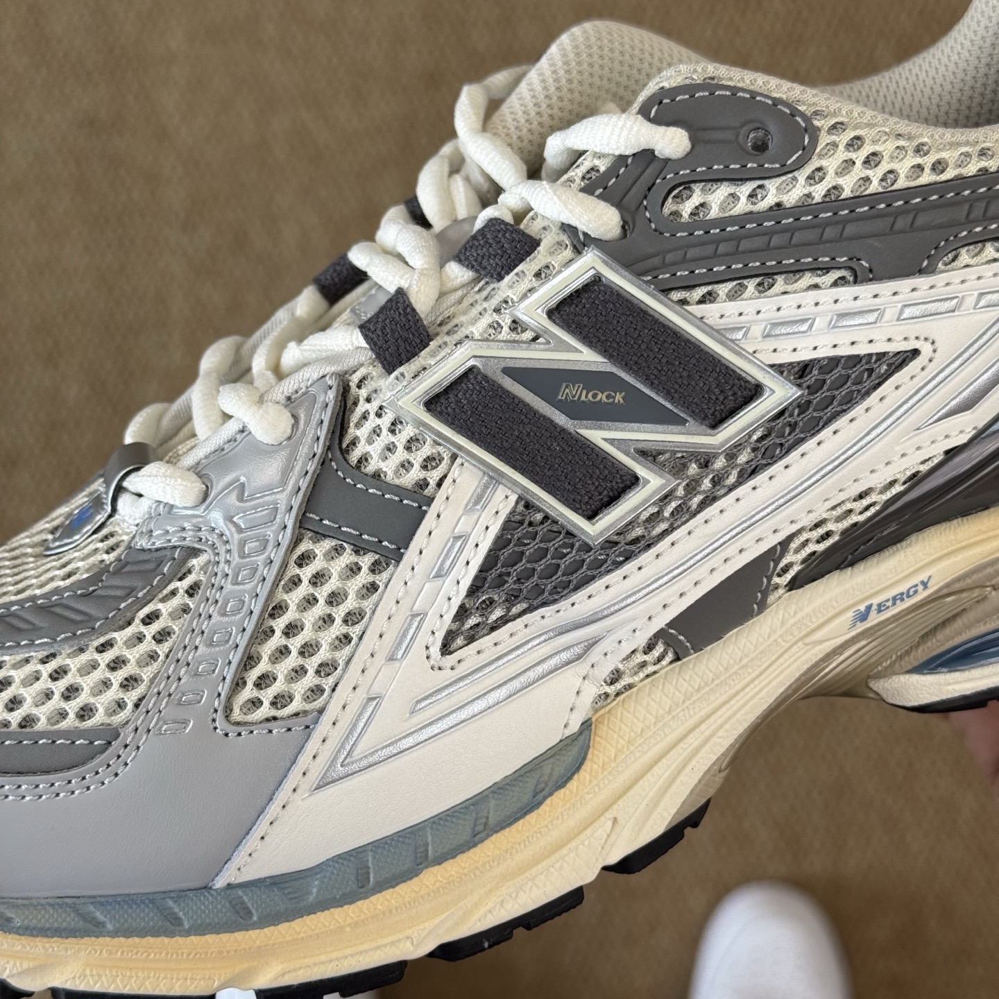 
C版新百伦！nb1906 第97色 灰色
纯原大厂出品，品质优价格合理，降维打击‼️
尺码36-46.