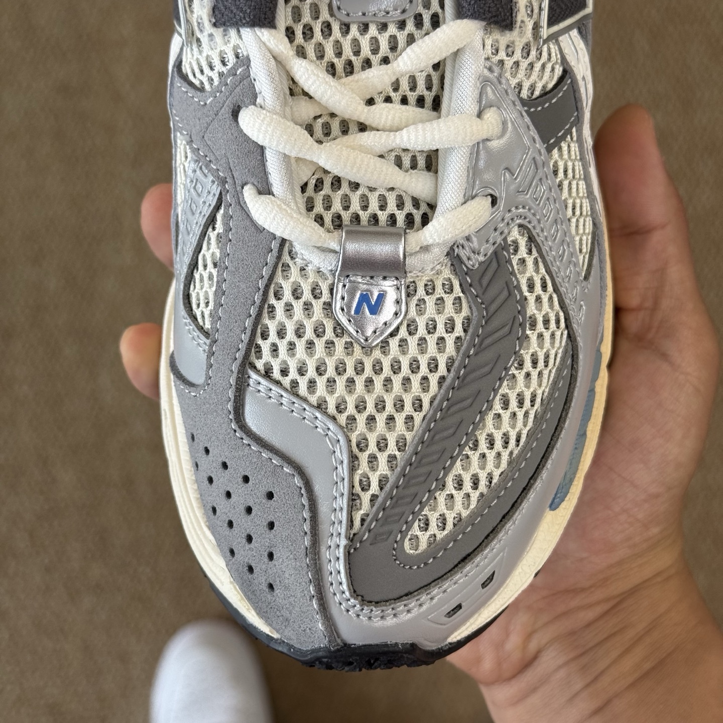 
C版新百伦！nb1906 第97色 灰色
纯原大厂出品，品质优价格合理，降维打击‼️
尺码36-46.