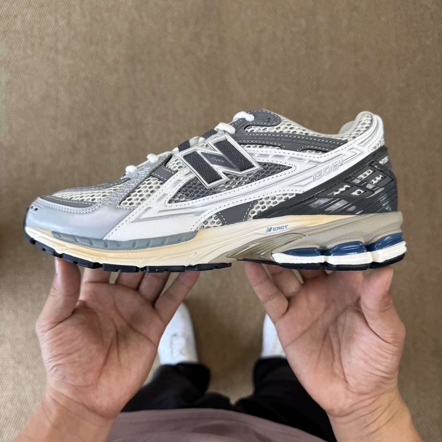 
C版新百伦！nb1906 第97色 灰色
纯原大厂出品，品质优价格合理，降维打击‼️
尺码36-46.