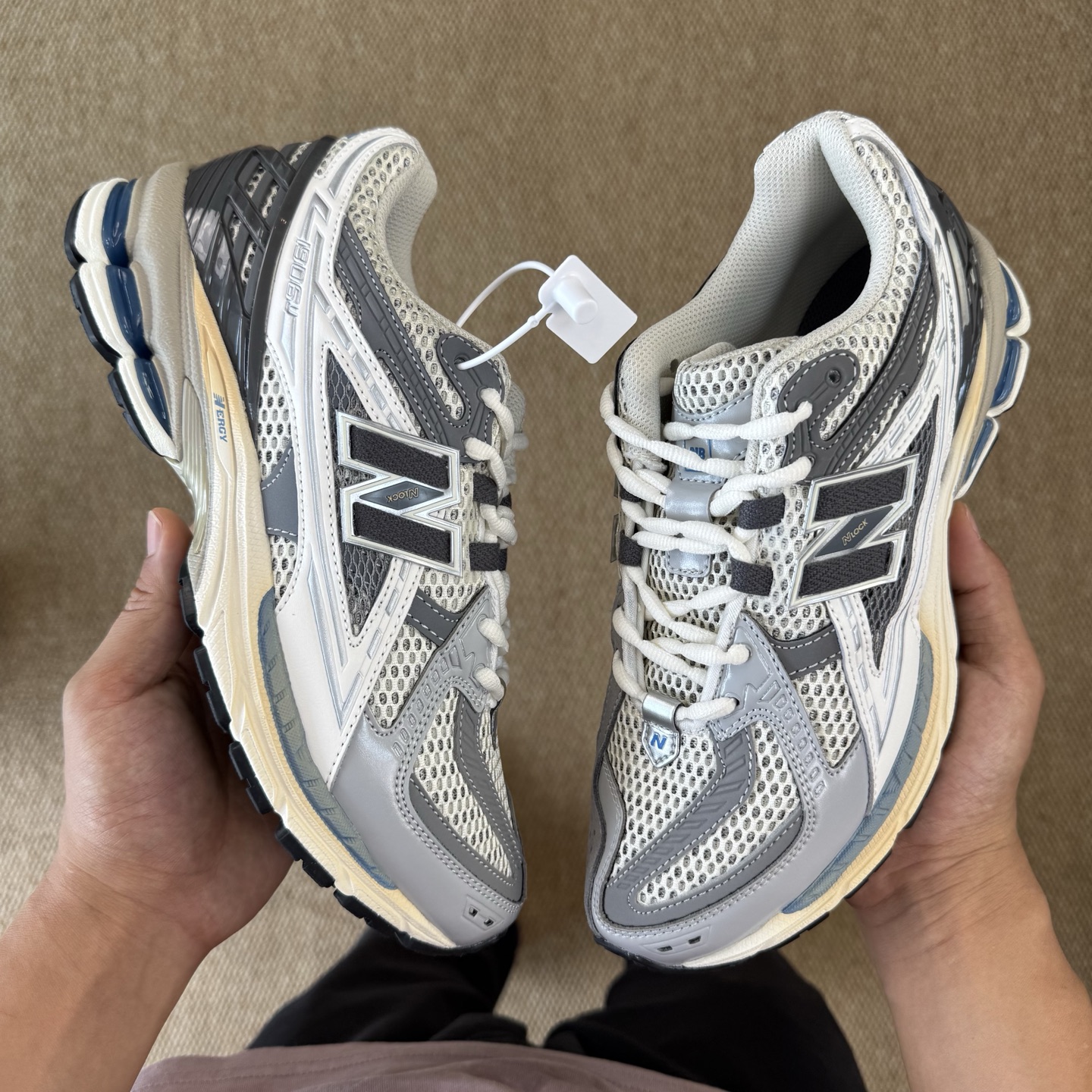 
C版新百伦！nb1906 第97色 灰色
纯原大厂出品，品质优价格合理，降维打击‼️
尺码36-46.