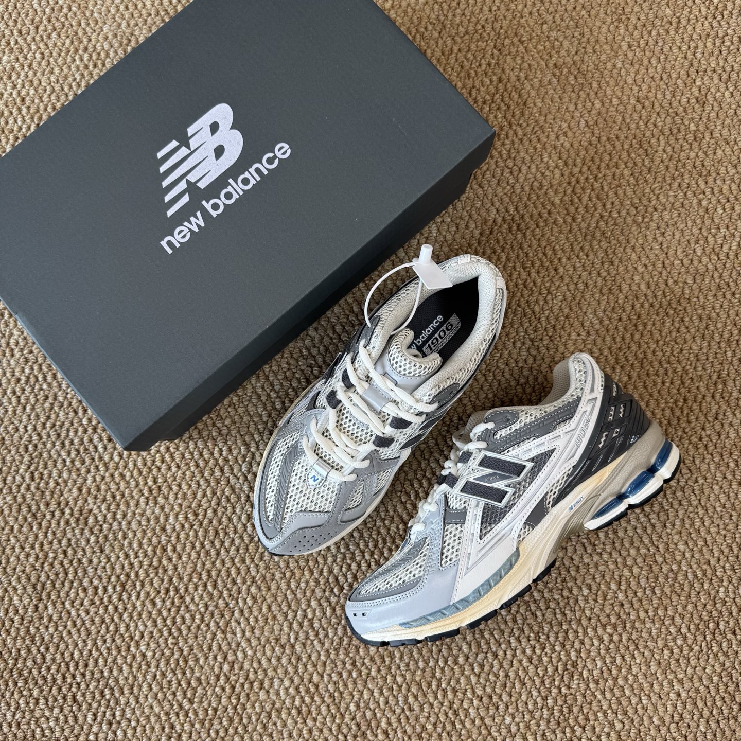 
C版新百伦！nb1906 第97色 灰色
纯原大厂出品，品质优价格合理，降维打击‼️
尺码36-46.