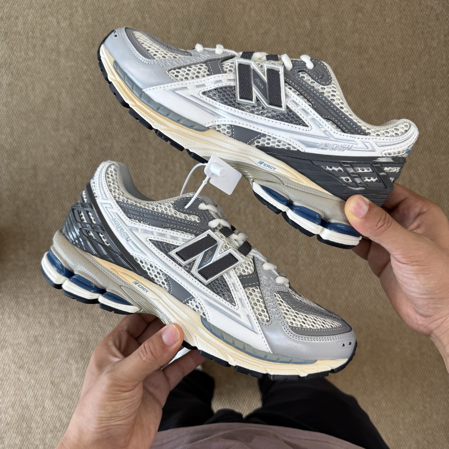 
C版新百伦！nb1906 第97色 灰色
纯原大厂出品，品质优价格合理，降维打击‼️
尺码36-46.
