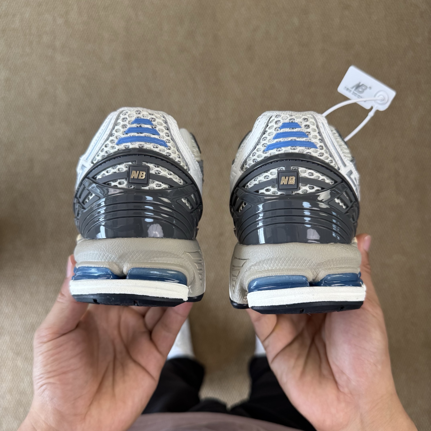 
C版新百伦！nb1906 第97色 灰色
纯原大厂出品，品质优价格合理，降维打击‼️
尺码36-46.