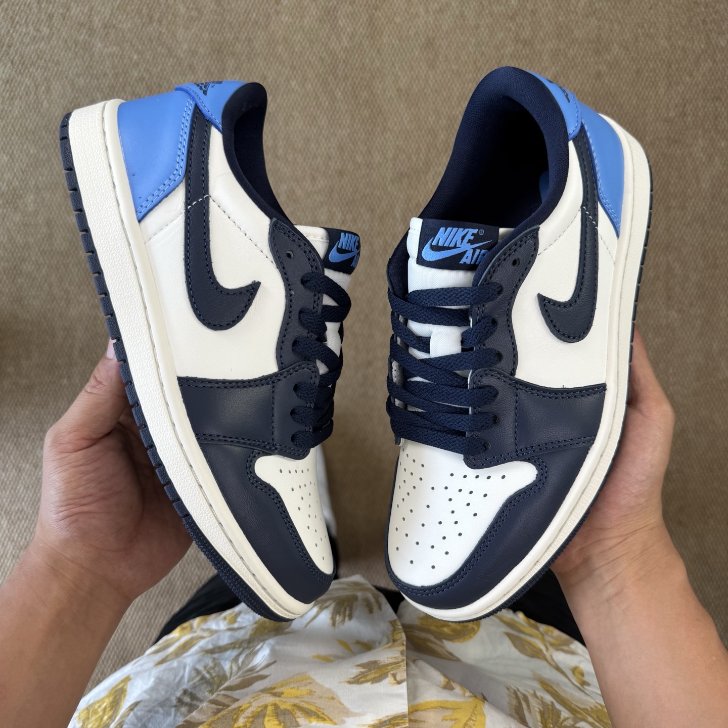 
过验版AJ1Low低帮 OG系列！黑曜石白蓝
市售最强低帮 天花板品质！
市面唯一正确版本 全鞋正品原