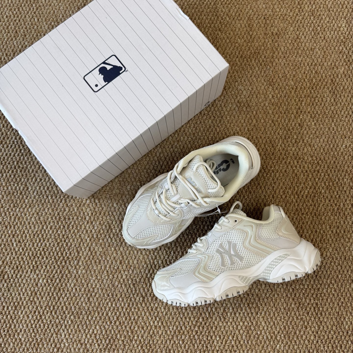  
MLB CARGO Chunky 赛博老爹鞋
代工厂背景，最强出品区分市面真标！平台订单 高清洁度免