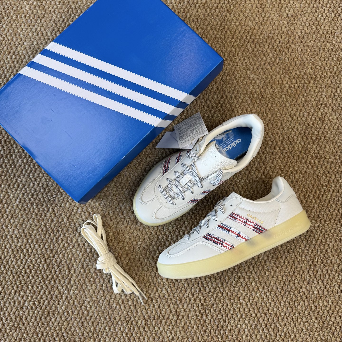  
XJ版 极致性价比！阿迪T字德训鞋：白色网布
Adidas/阿迪达斯 Gazelle 桑巴板鞋sam