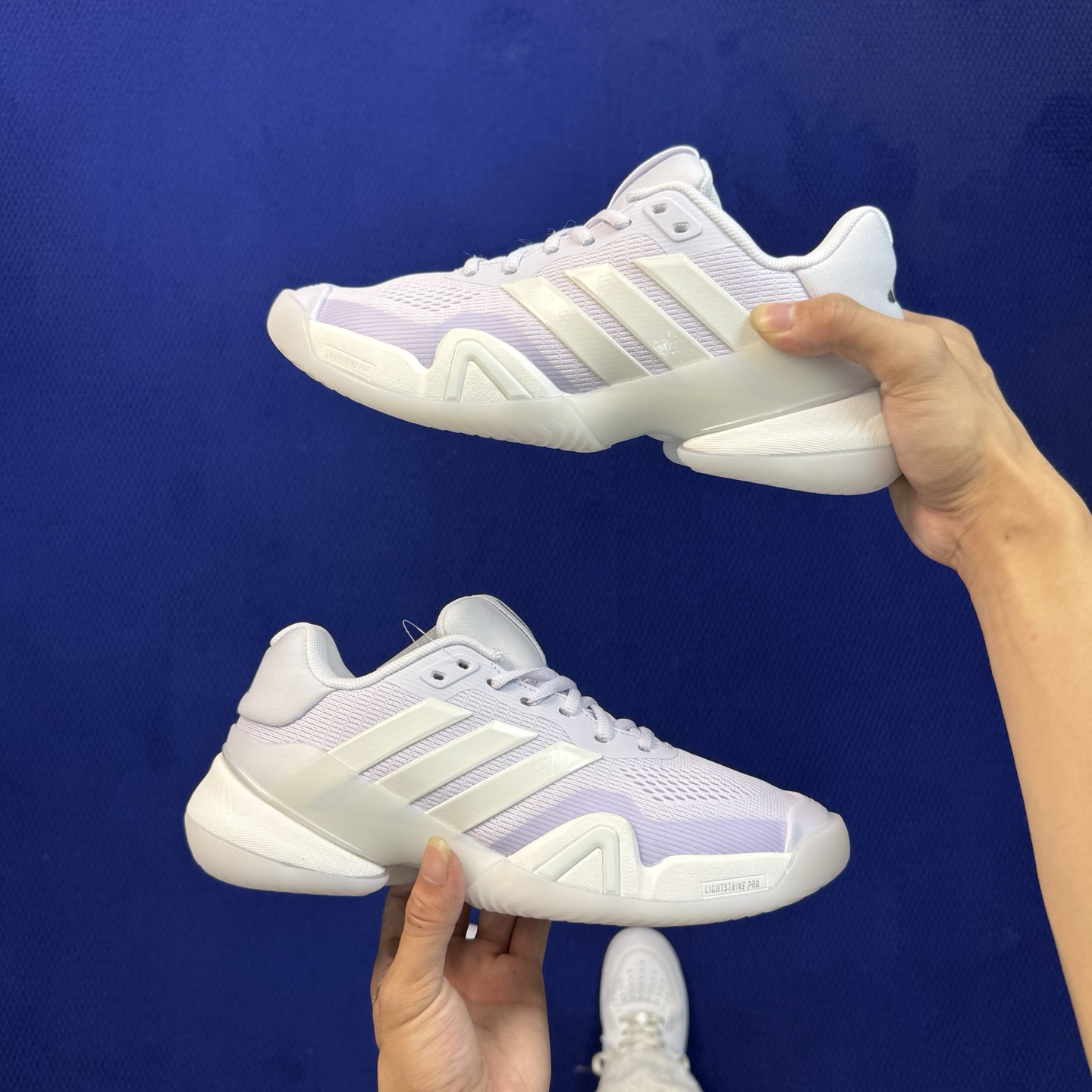 adidas BARRICADE 14 M 专业网球鞋 第3色:淡紫色 货号：KK4480 王欣瑜同款战靴，主打侧向支撑