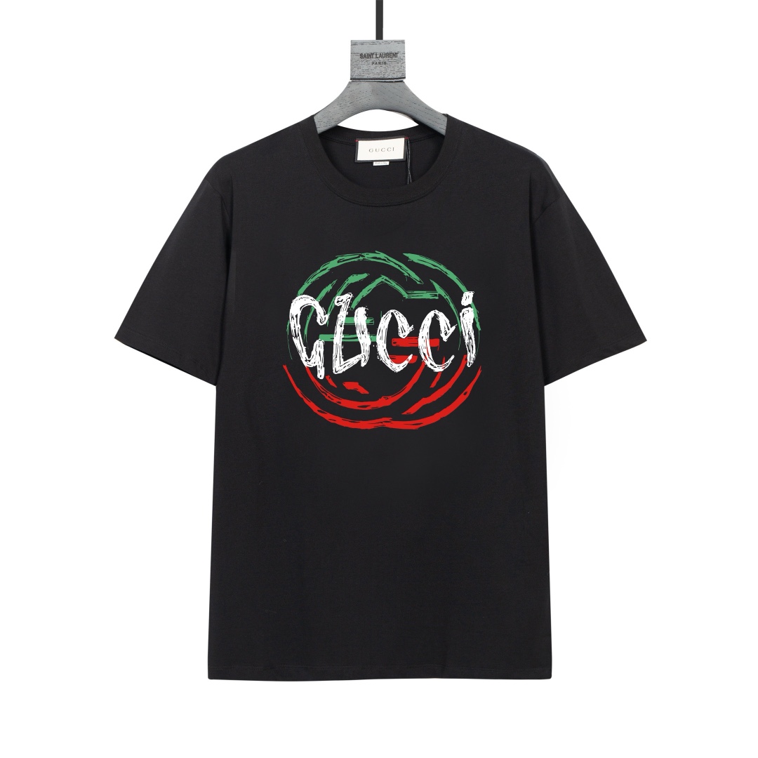 NO:125422,#E018 GUCCI Gucci sS Original fabric Official Same Model Short-sleeved T-shirt Customized 260g same-cage dyed fabric Comfortable feel The latest brick cabinets in spring and summer are synchronized Fashion and personality Super versatile styles for men and women Essentials Man and hand must-have Tags Collar label Washed wheat Three-mark complete Color black Apricot Size XS S M L,,gucci,gucci,T-shirt,tees,t-shirt,alexander wang19860909#E018 GUCCI 古驰 sS 原版面料 官方同款 短袖T恤 定制260克同缸染面料 手感舒适 春夏最新砖柜同步 时尚又个性 超级百搭男女同款 人手必备 吊牌 领标 水洗麦 三标齐全 颜色黑色 杏色 尺码XS S M L,,gucci,gucci,T-shirt,tees，t-shirt,alexander wang,Men's clothing