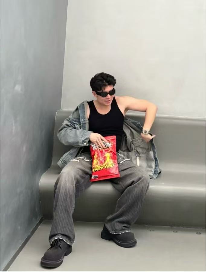 “装得下零食，装不下野心🍟