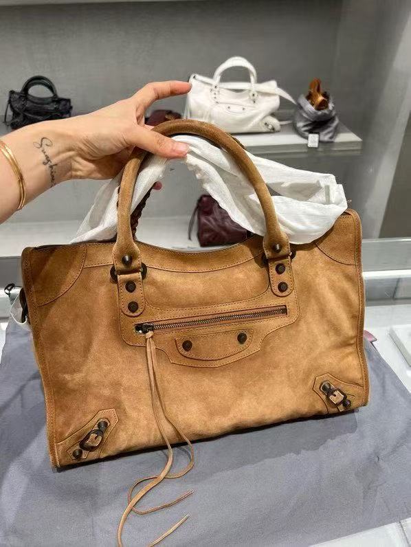 让我看看是谁还没入手！！
麂皮棕真的是一眼相中