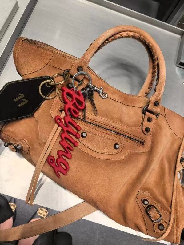 让我看看是谁还没入手！！
麂皮棕真的是一眼相中