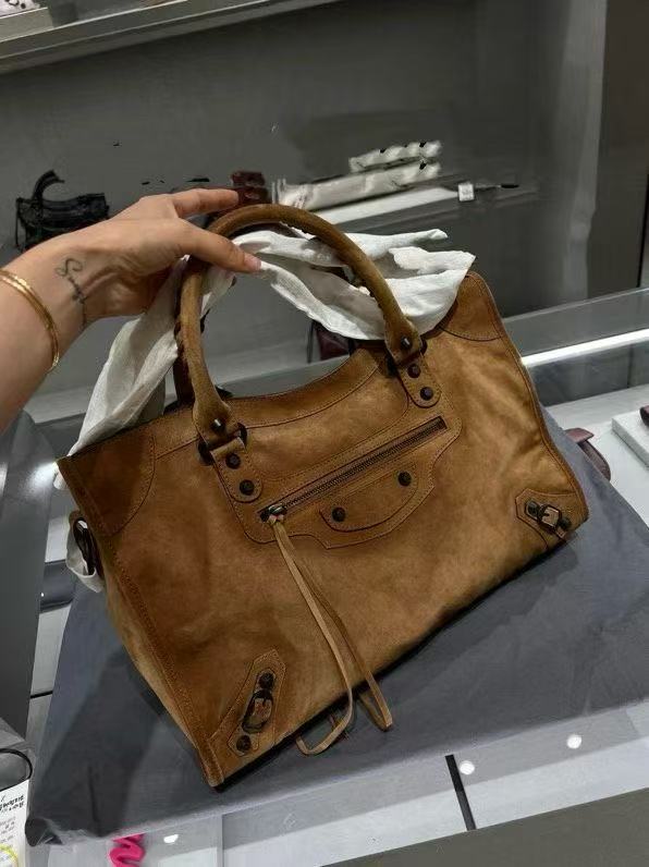 让我看看是谁还没入手！！
麂皮棕真的是一眼相中