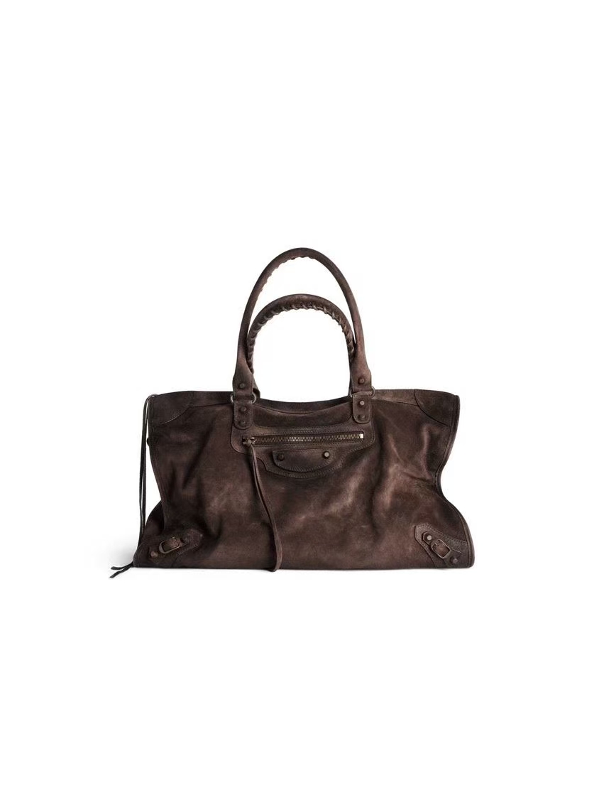 秋冬第一只麂皮包的快乐～
拥有独一份的麂皮质感☺️🍂🐻