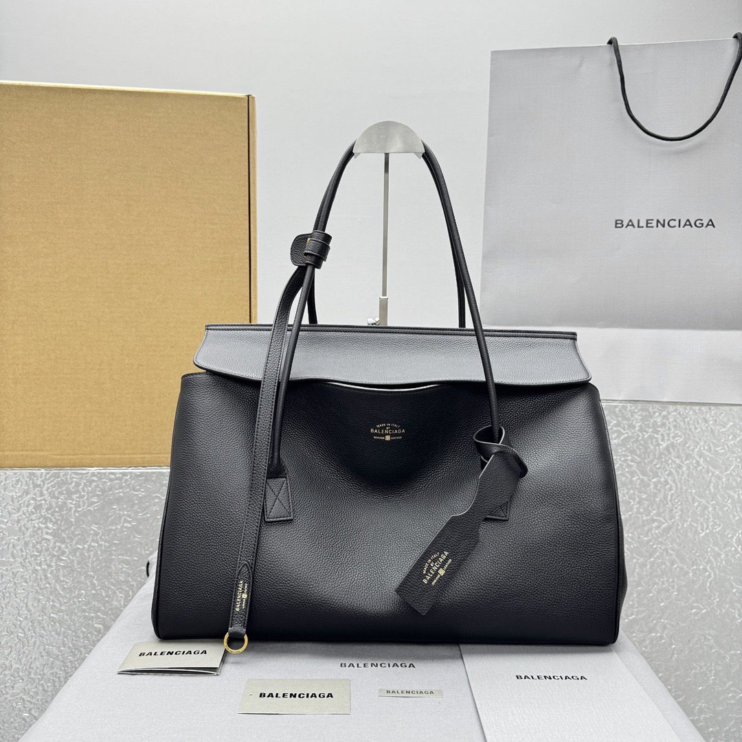 Balenciaga CarryAll черная кожаная сумка с клапаном и двумя ручками