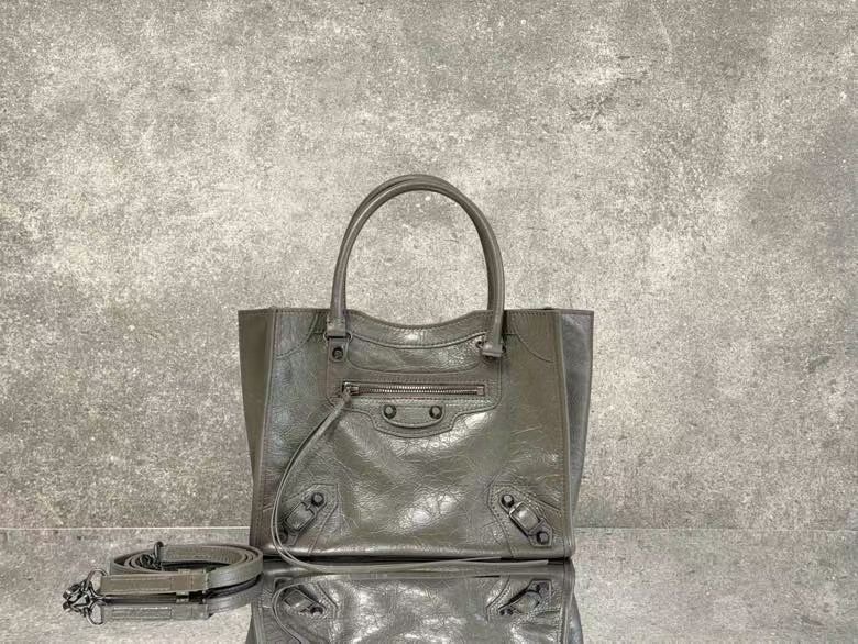 Balenciaga Style Green Leather Tote Bag style reference detail image 1 from source 776283