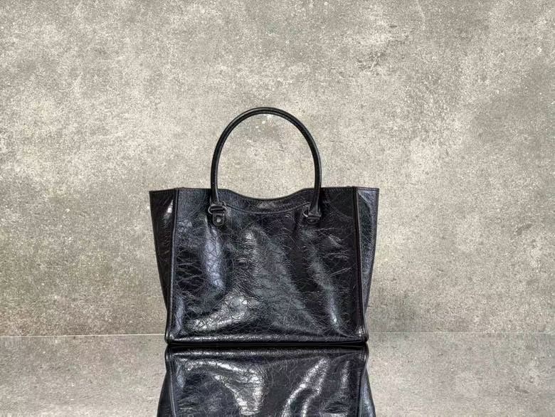 Balenciaga Style Black Leather Tote Bag style reference detail image 3 from source 776286
