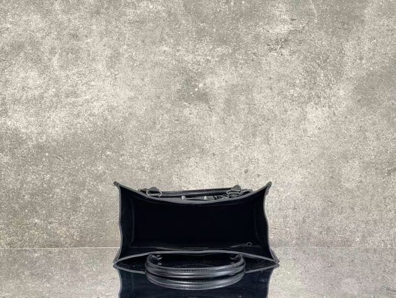 Balenciaga Style Black Leather Tote Bag style reference detail image 4 from source 776286
