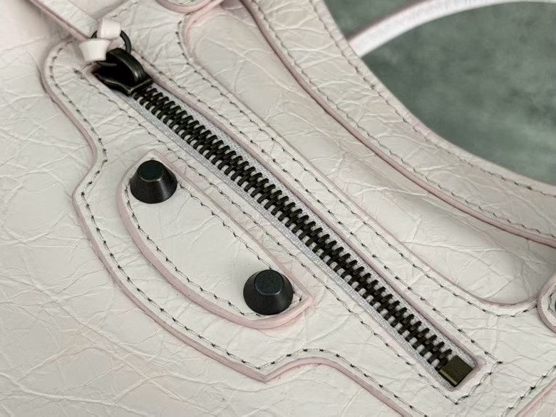 Balenciaga Style Pink Leather Tote Bag style reference detail image 5 from source 776287