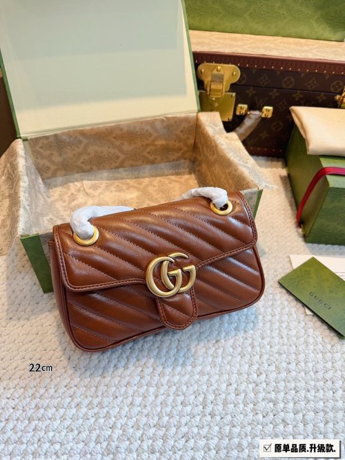 Gucci Marmont Chain Bag Stylish and Versatile Quilted Shoulder Bag 1 Gucci Marmont Chain Bag Stylish and Versatile Quilted Shoulder Bag