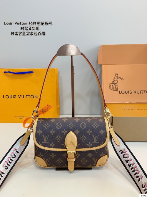 Louis Vuitton Bolso Baguette Monograma Clásico con Correa Doble, 25 cm 1 Louis Vuitton Bolso Baguette Monograma Clásico con Correa Doble, 25 cm