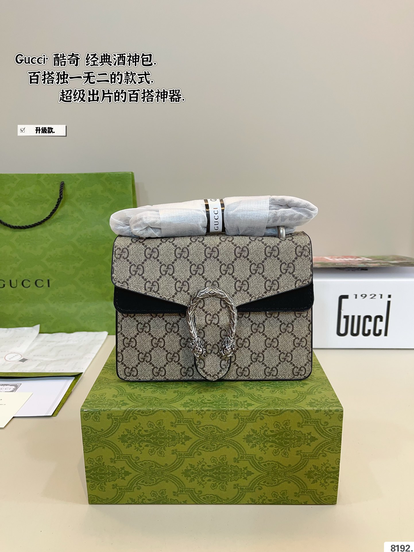 \np 配礼盒\n  Gucci 古奇新款 酒神链条包名字来源于古希腊罗马神话中的酒神  虽为手袋界的新秀 但即使是在It Bag层出不穷的今天 经典包款里也有它一席之地 销量王 今年一样火爆 尺寸：cm