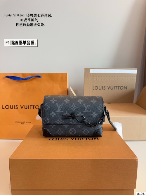 Louis Vuitton Outdoor Messenger Bag: Classic Design for Men,18*6*11cm