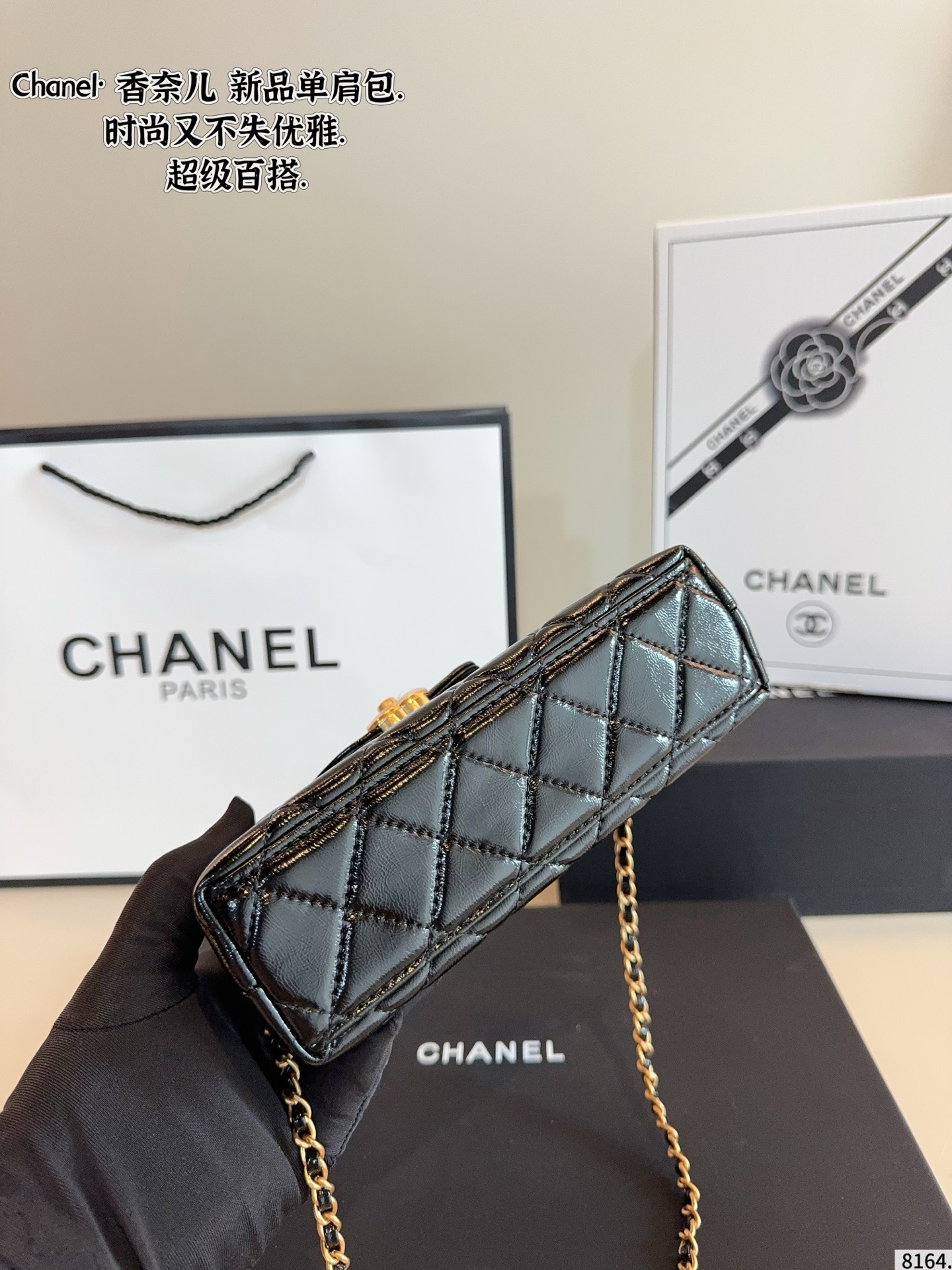 ❤️460包邮/原单代购级别
配礼盒🎁.
  Chanel·香奈儿新款化妆包..
百搭经典 精致的一只
真的超级无敌巨可爱
仙气满满 小姐姐日常必入款尺寸：20*5*19cm