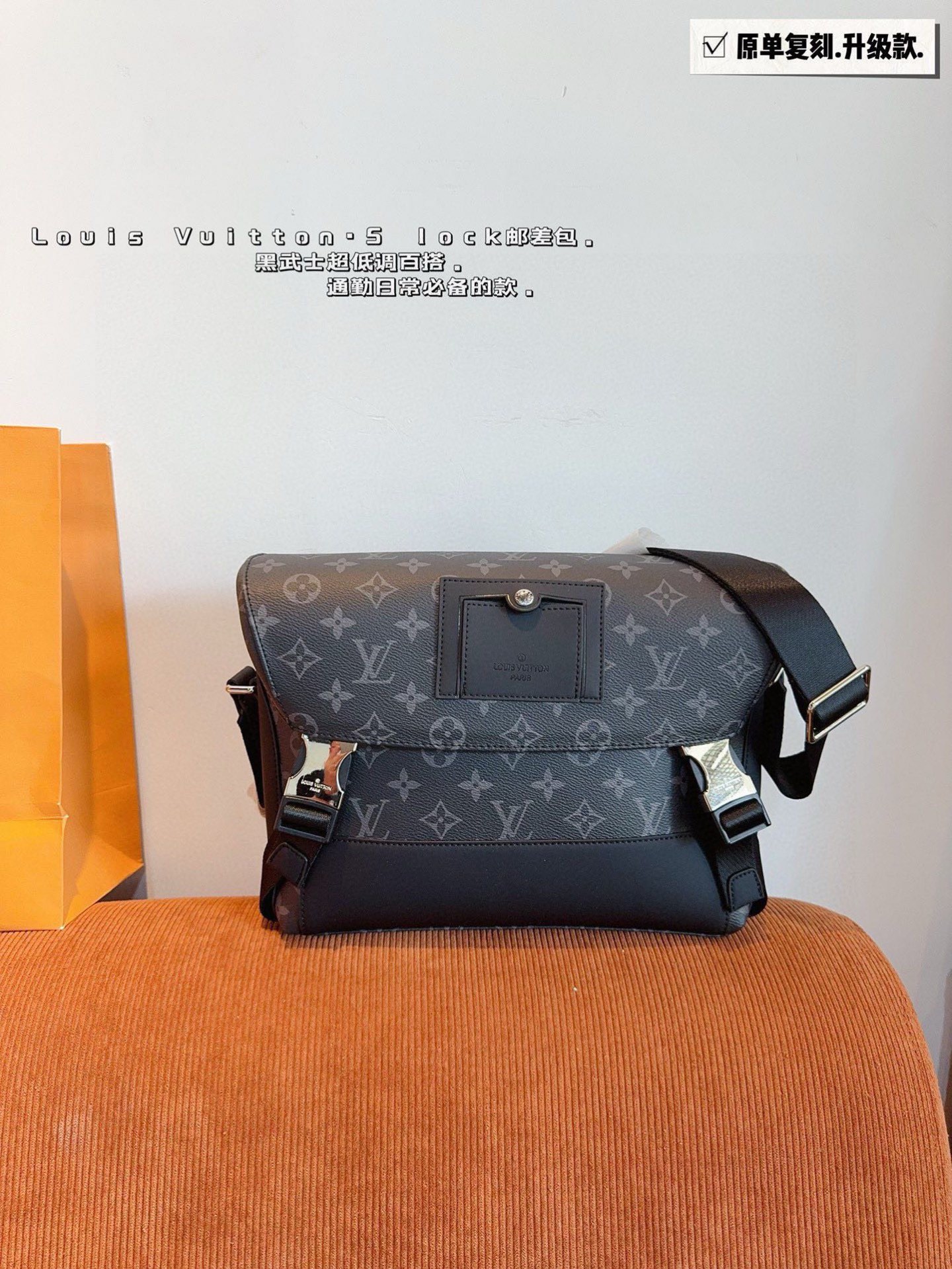 P300 With Gift Box | Lv 24ss Limited New Messenger Messenger Bag New Messenger The New Messenger Cross-body Messenger Bag Designed By Menswear Artistic Director Kim Jones Is Made Of Coated Canvas And Is Equipped With A Woven Strap, Showing A Sporty Style. The Ideal Companion For Business Work. Size: 28 9 23cm.