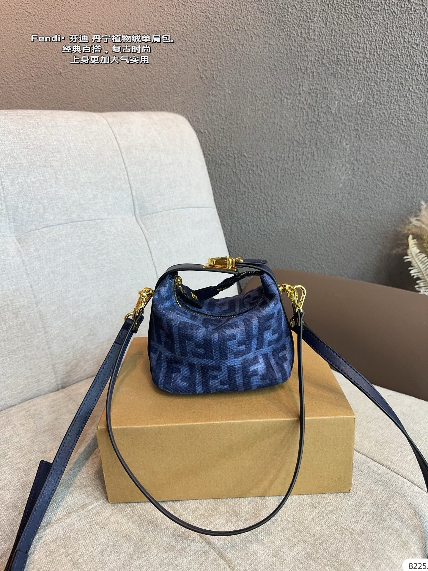 P225 | Fendi/fendi | New By The Way | New Cross-body Lunch Box | One-shoulder Cross-body Pillow Bag | Size: 16 9 10cm
