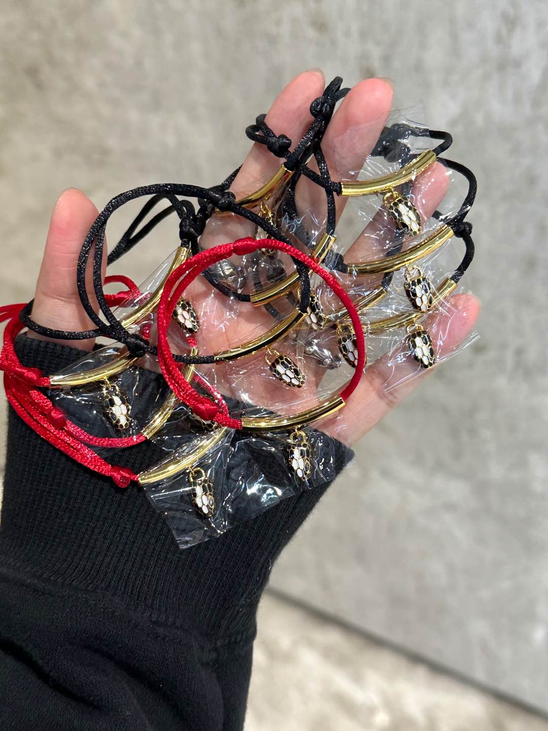 Bvlgari 宝格丽灵蛇手绳，本命年 ，男女情侣同款