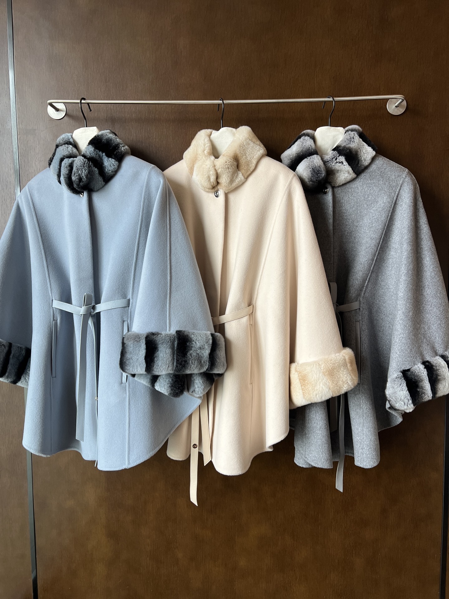 Elegant Cashmere Cape with Lambskin Leather Belt 2 i1754022239676 5479 0 0