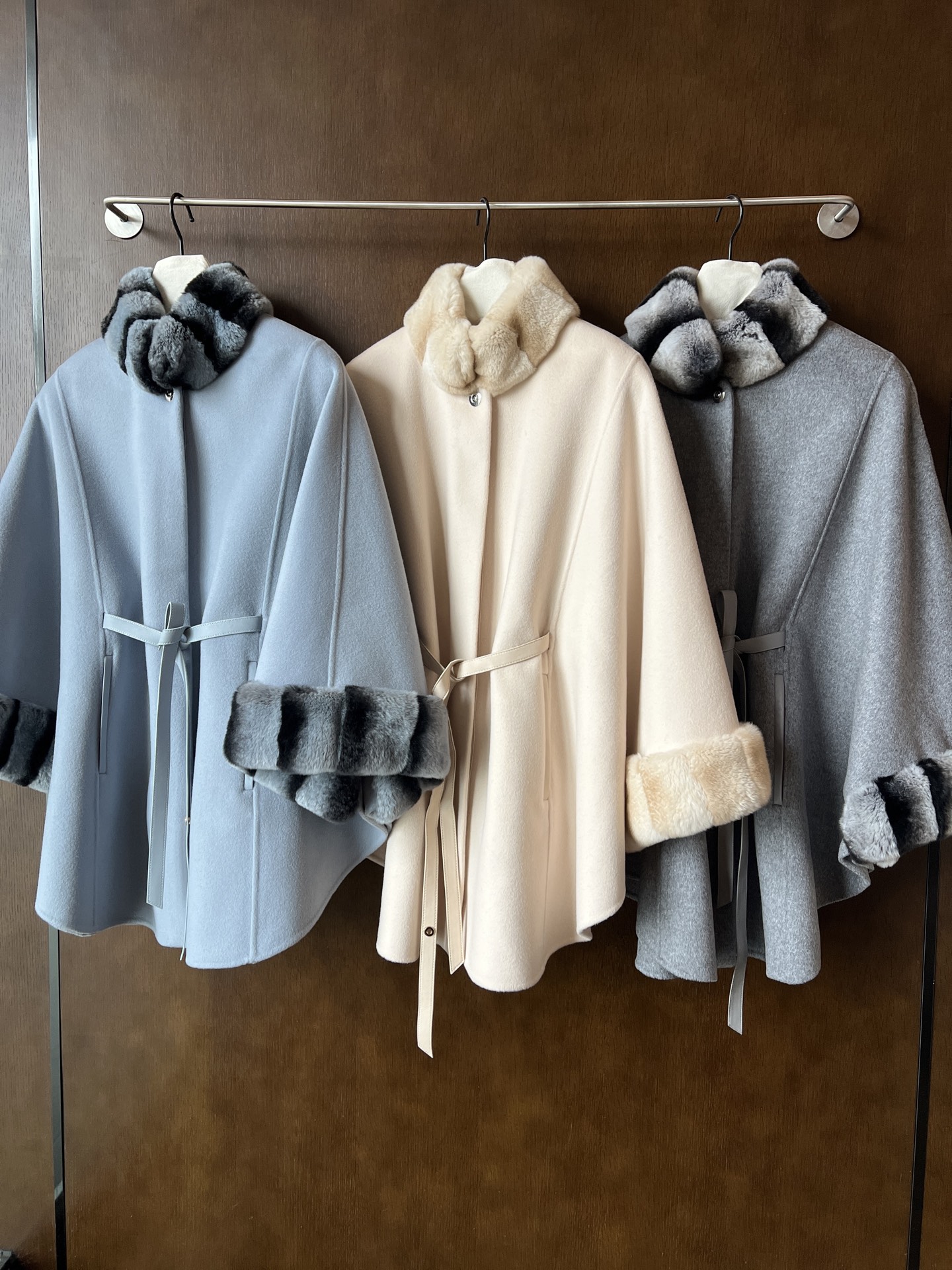 Elegant Cashmere Cape with Lambskin Leather Belt 10 i1754022239815 882 0 8