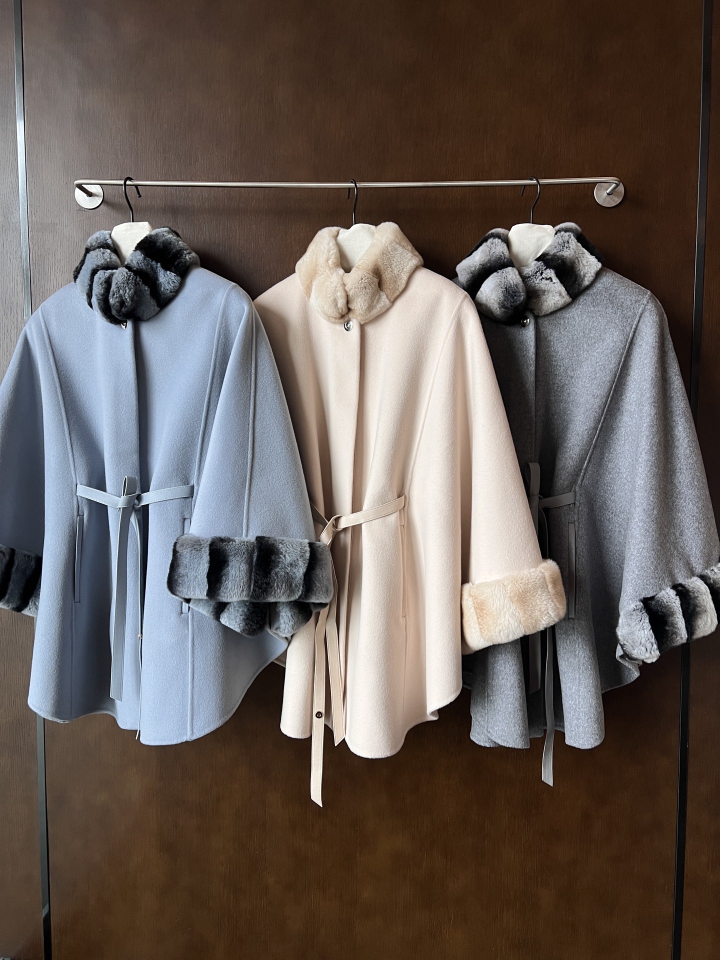 Elegant Cashmere Cape with Lambskin Leather Belt 5 i1754022241198 1855 0 3