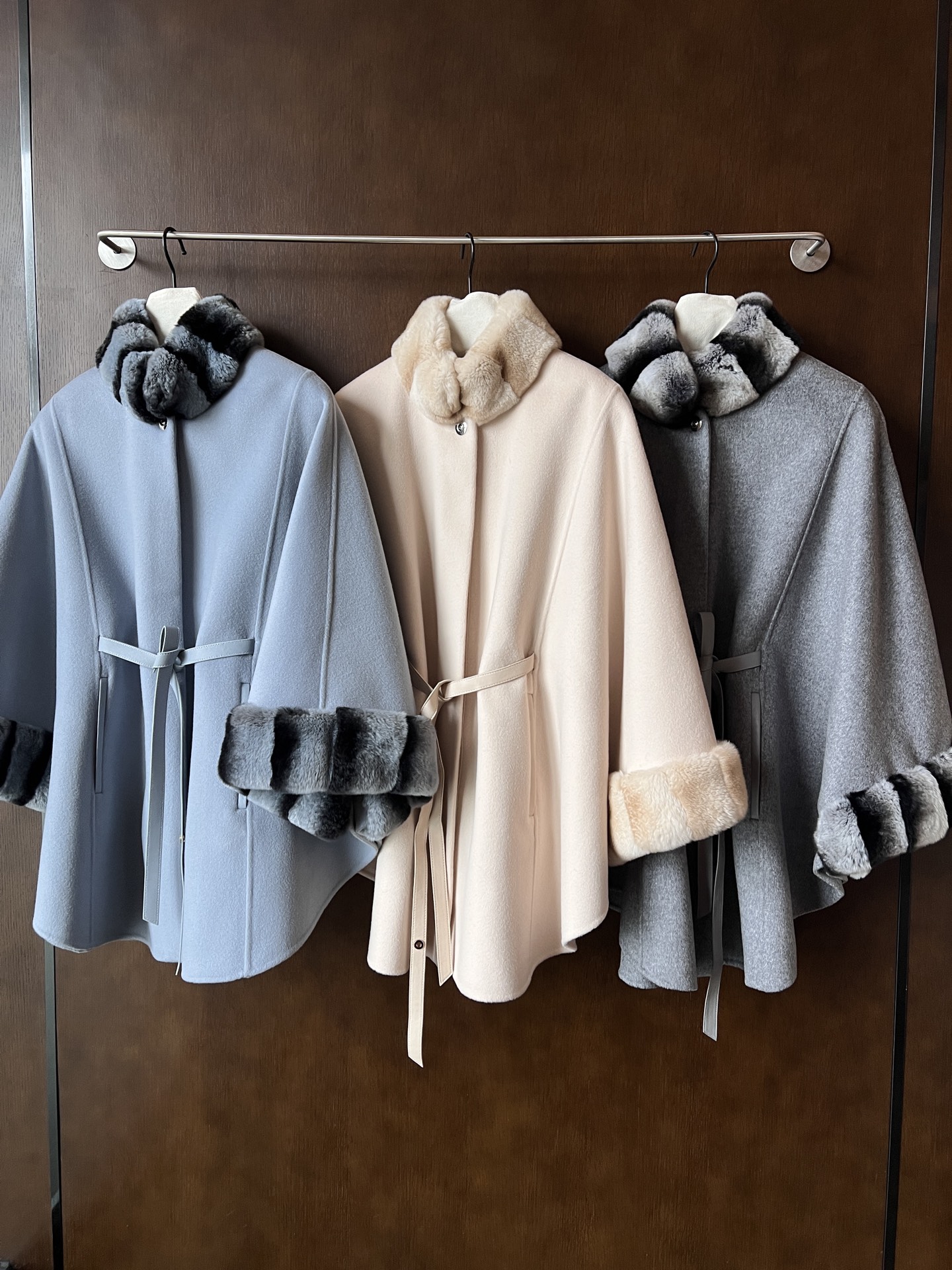 Elegant Cashmere Cape with Lambskin Leather Belt 6 i1754022241239 2129 0 4