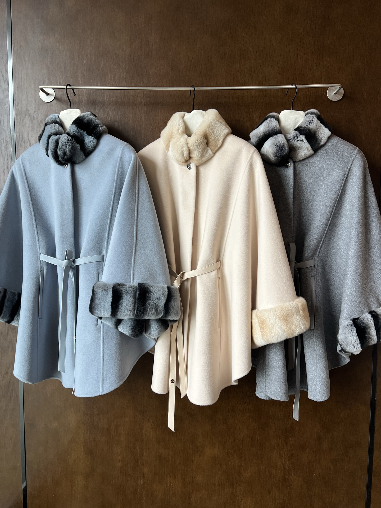 Elegant Cashmere Cape with Lambskin Leather Belt 8 i1754022241275 1749 0 6