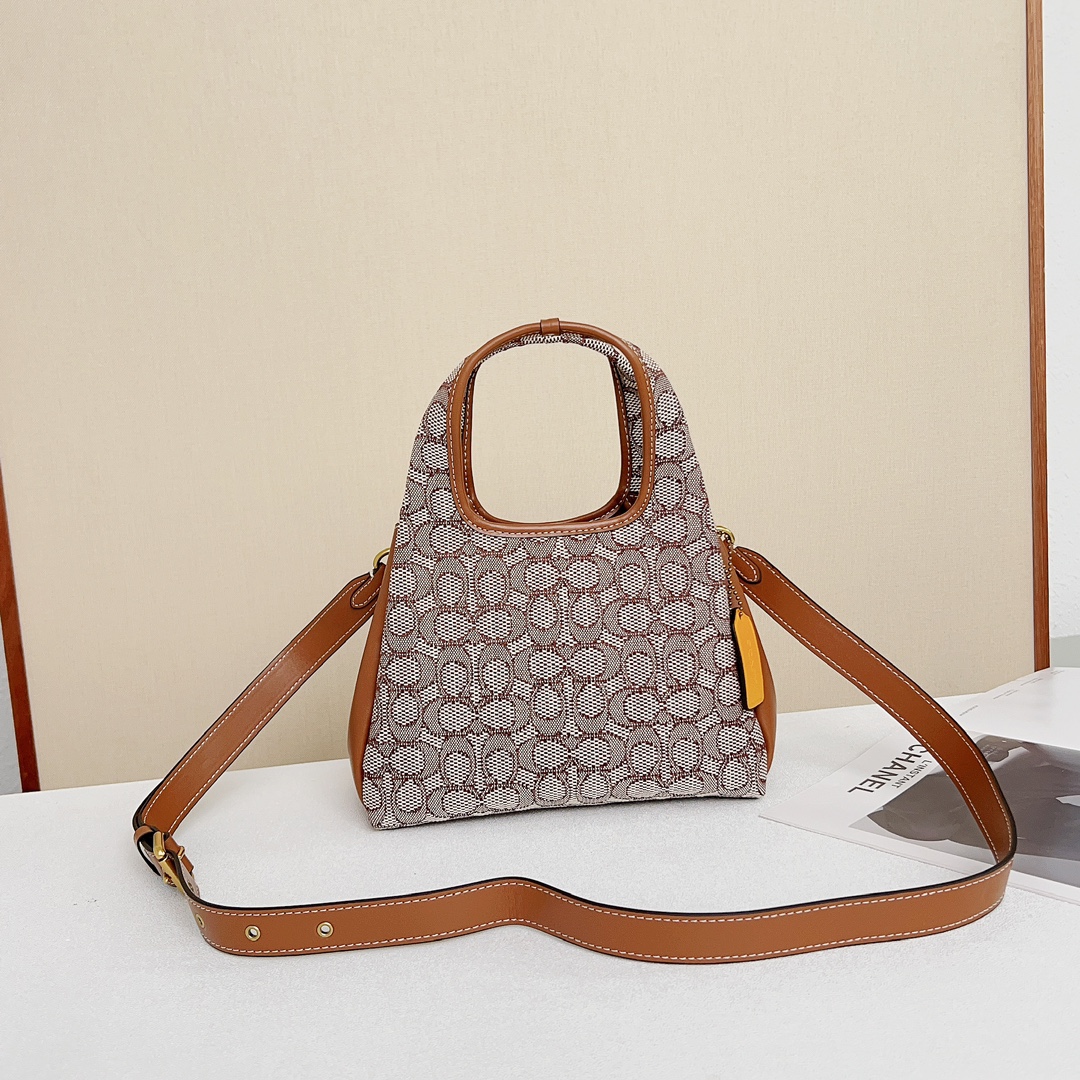 Coa*h CM545 CM550 9 LANA 22.31.13 Novità