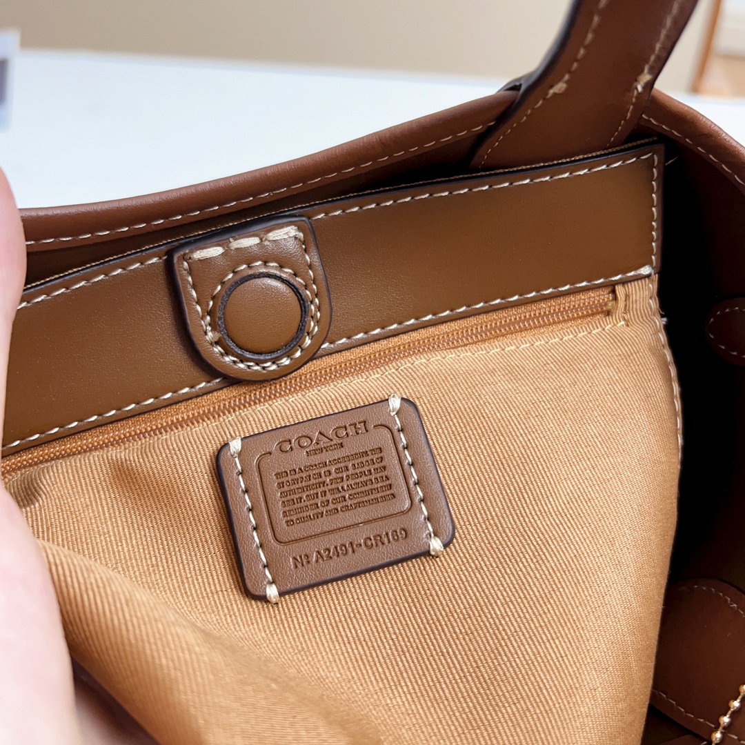 Hanna Bucket Bag / Crossbody Tote - Comprehensive 9