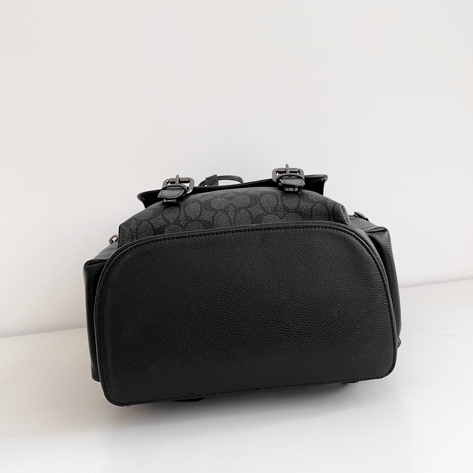 Coach 蔻家 双肩背包 新品CY818 Sprint 标志此款包采用的是牛皮革配织物内置拉链袋手机袋多功能袋内置数码产品袋拉绳和快速扣开合 织物衬里垂直长度8