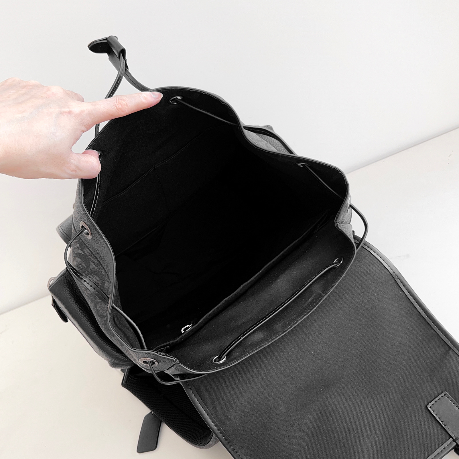 Coach 蔻家 双肩背包 新品CY818 Sprint 标志此款包采用的是牛皮革配织物内置拉链袋手机袋多功能袋内置数码产品袋拉绳和快速扣开合 织物衬里垂直长度8