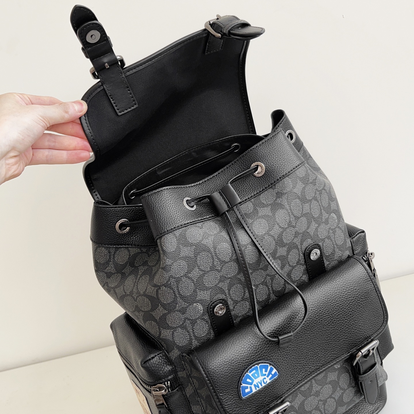 Coach 蔻家 双肩背包 新品CY818 Sprint 标志此款包采用的是牛皮革配织物内置拉链袋手机袋多功能袋内置数码产品袋拉绳和快速扣开合 织物衬里垂直长度8
