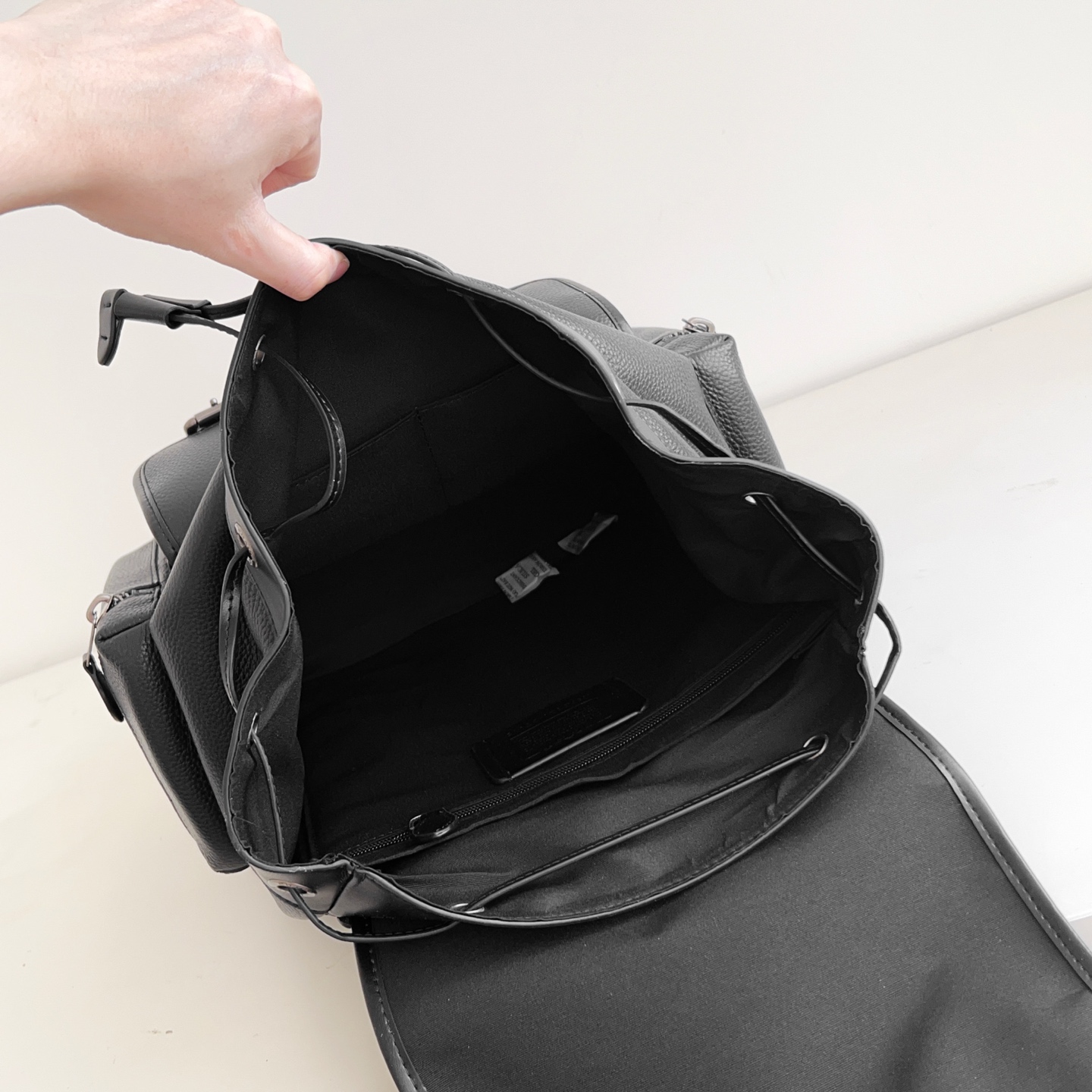 Coach 蔻家 男士背包 新品CT015 Sprint 标志此款包采用的是牛皮革配织物内置拉链袋手机袋多功能袋内置数码产品袋拉绳和快速扣开合 织物衬里垂直长度8