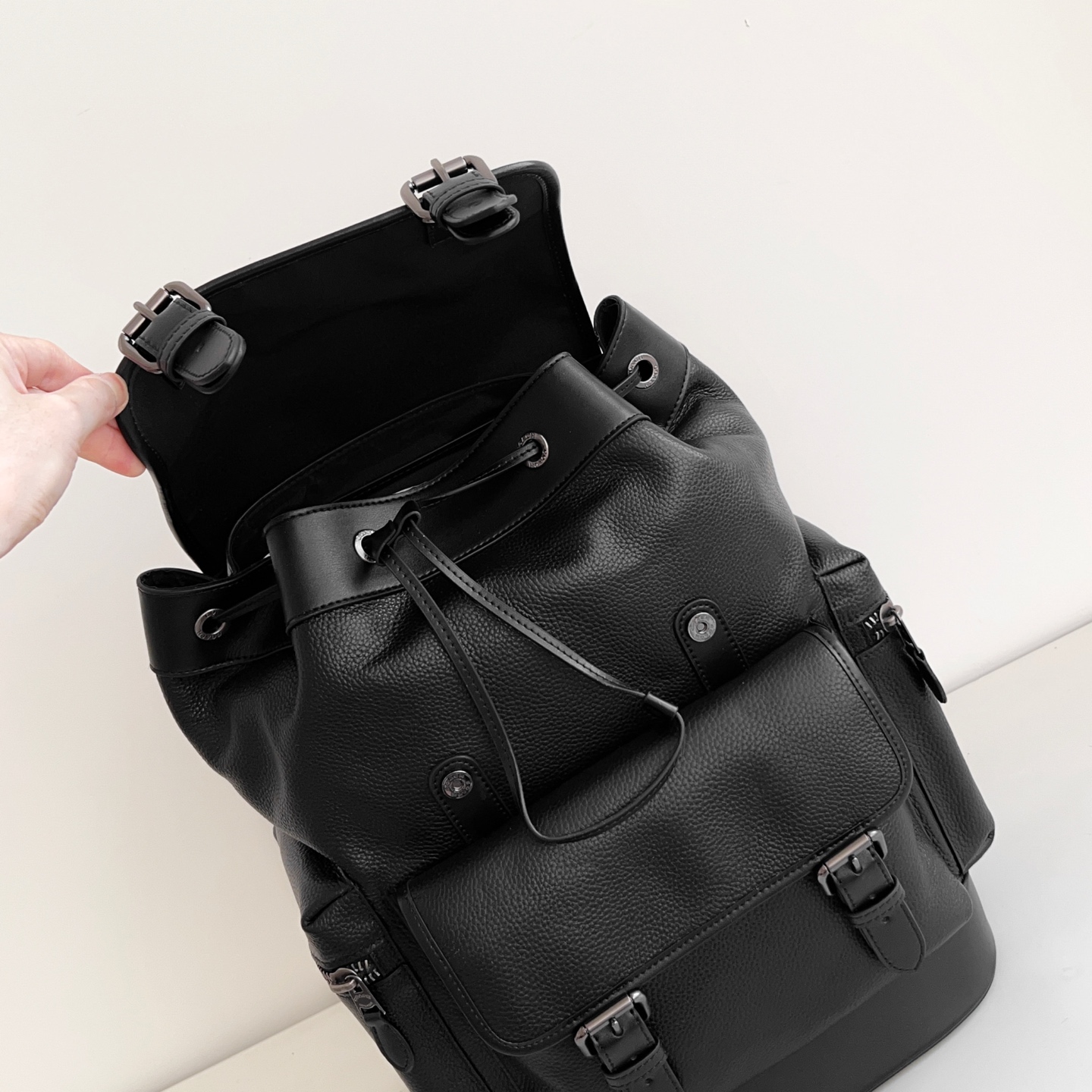 Coach 蔻家 男士背包 新品CT015 Sprint 标志此款包采用的是牛皮革配织物内置拉链袋手机袋多功能袋内置数码产品袋拉绳和快速扣开合 织物衬里垂直长度8