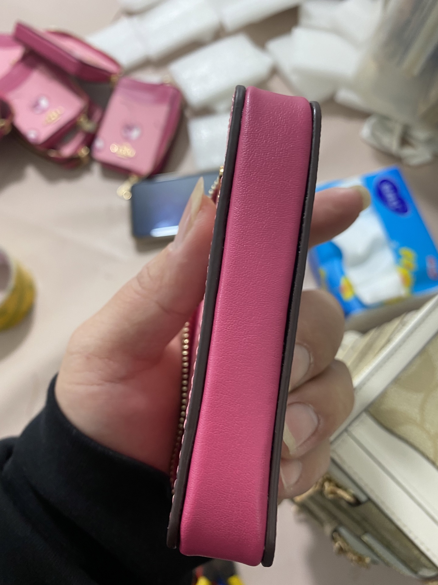 Coach ～Coach 新品 链条小卡包玫红樱桃