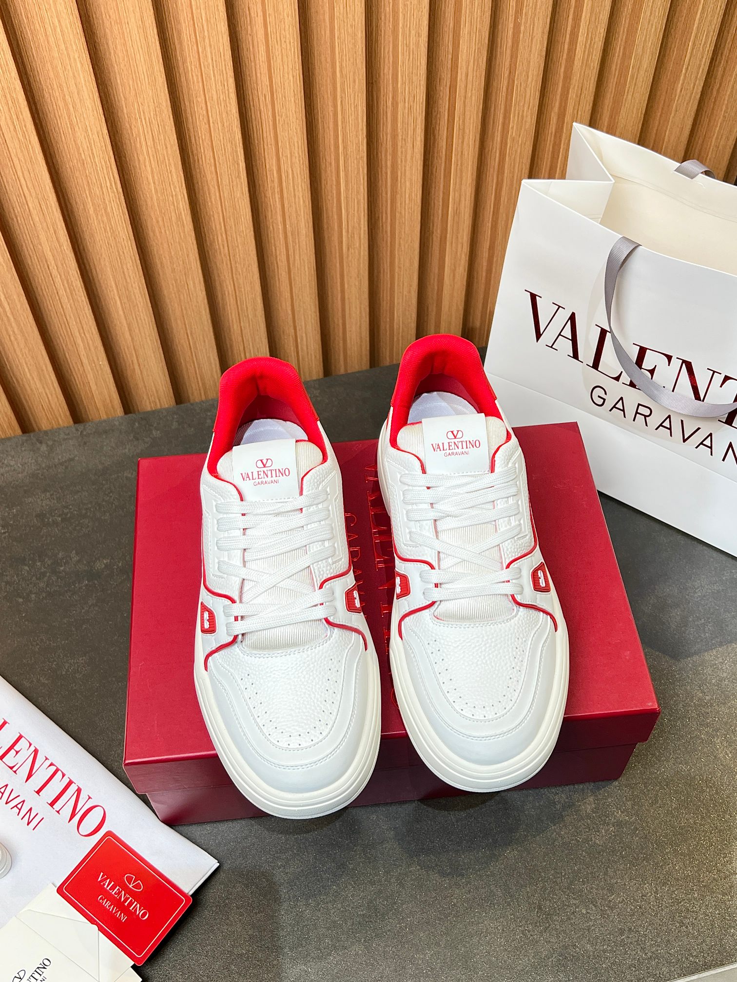 Valentino One Stud Zapatillas Deportivas para Parejas, Diseño Exclusivo 2025