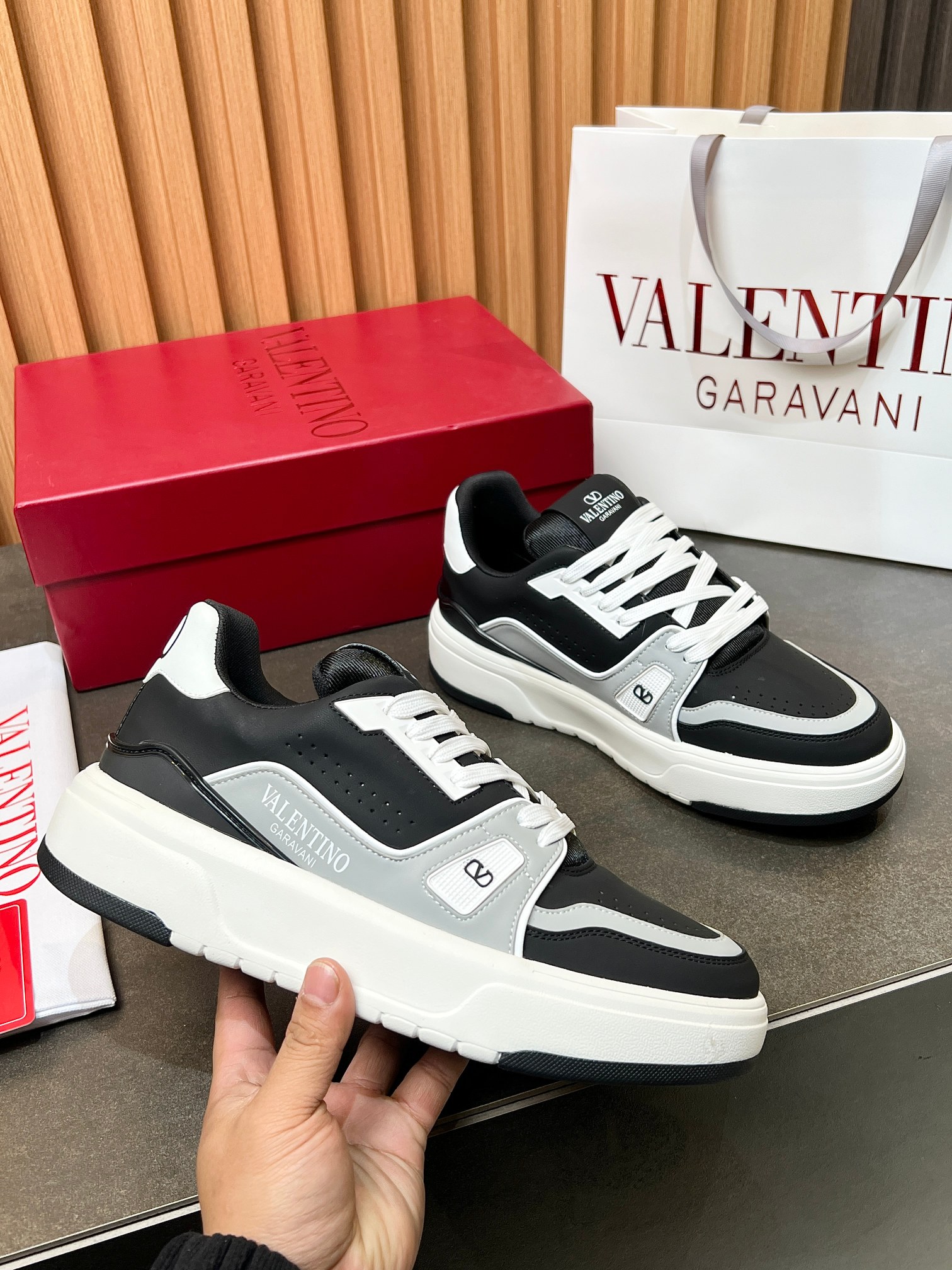 Valentino One Stud Black & White Leather Sneakers - Couple Edition 2025 6 a1740212259480 8503